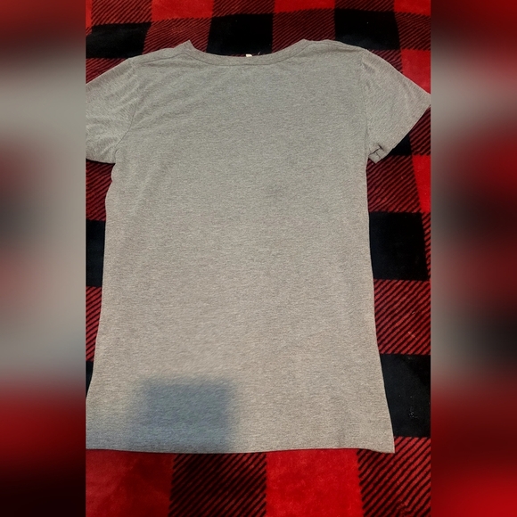 Under Armor  grey womens t-shirt. Size small - Picture 6 of 6